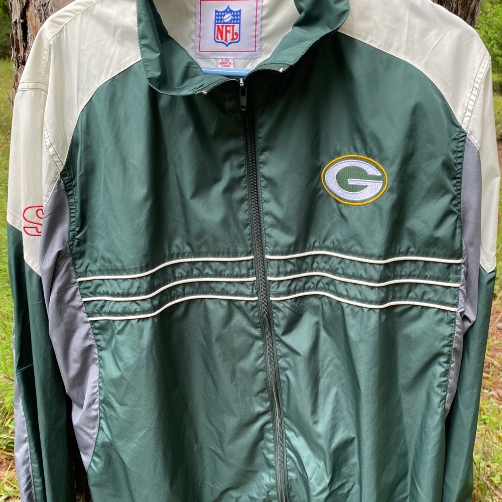 COPY - Green Bay packers windbreaker si size large